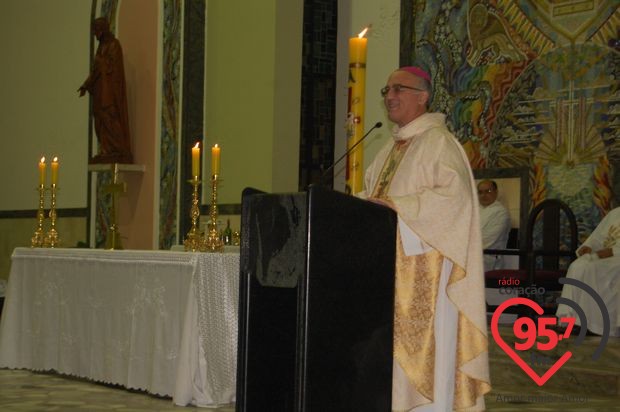 Dom Redovino celebra aniversário com missa em ação de graças