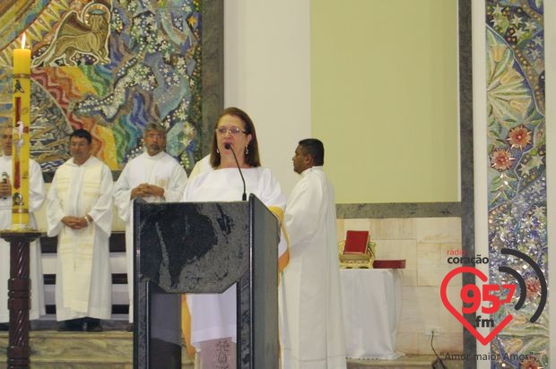 Dom Redovino celebra aniversário com missa em ação de graças
