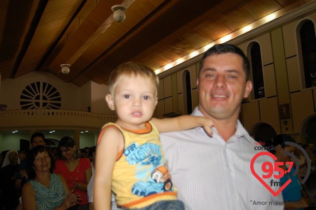 Dom Redovino celebra aniversário com missa em ação de graças