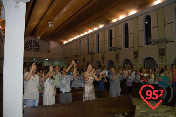 Dom Redovino celebra aniversário com missa em ação de graças