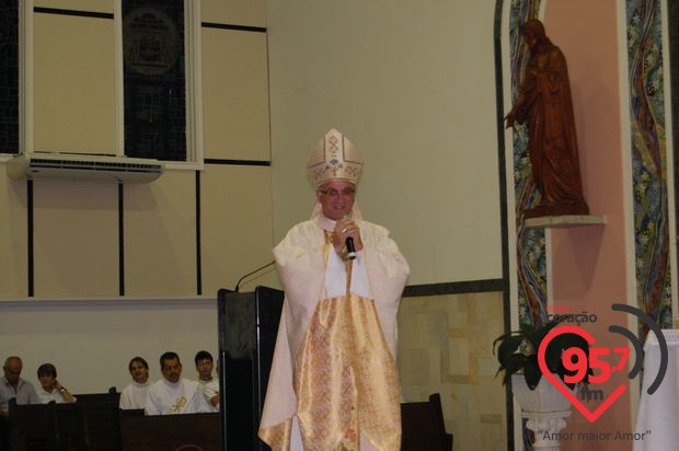 Dom Redovino celebra aniversário com missa em ação de graças