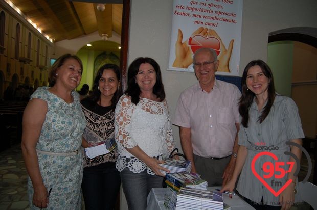 Dom Redovino celebra aniversário com missa em ação de graças