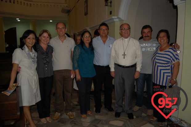 Dom Redovino celebra aniversário com missa em ação de graças
