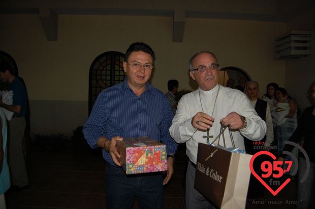 Dom Redovino celebra aniversário com missa em ação de graças