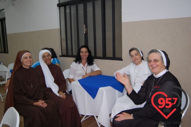 Dom Redovino celebra aniversário com missa em ação de graças