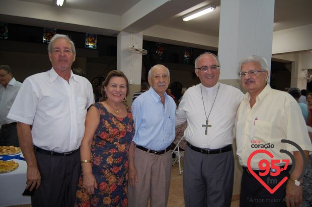 Dom Redovino celebra aniversário com missa em ação de graças