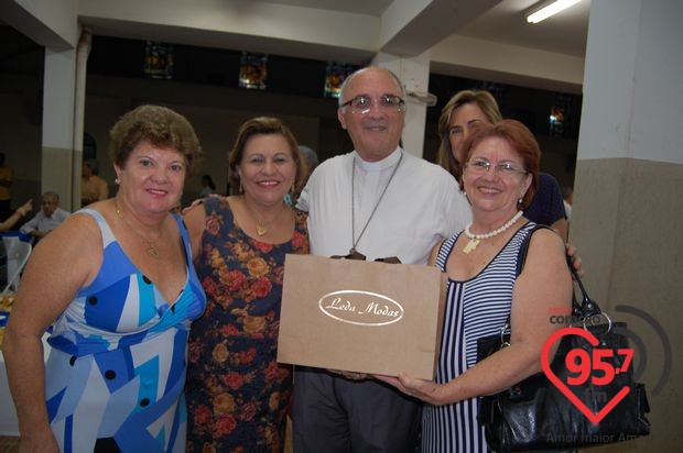 Dom Redovino celebra aniversário com missa em ação de graças