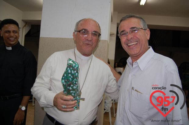 Dom Redovino celebra aniversário com missa em ação de graças