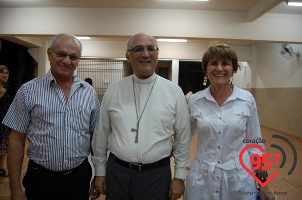 Dom Redovino celebra aniversário com missa em ação de graças
