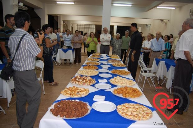 Dom Redovino celebra aniversário com missa em ação de graças
