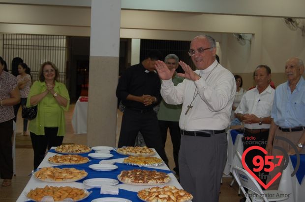 Dom Redovino celebra aniversário com missa em ação de graças