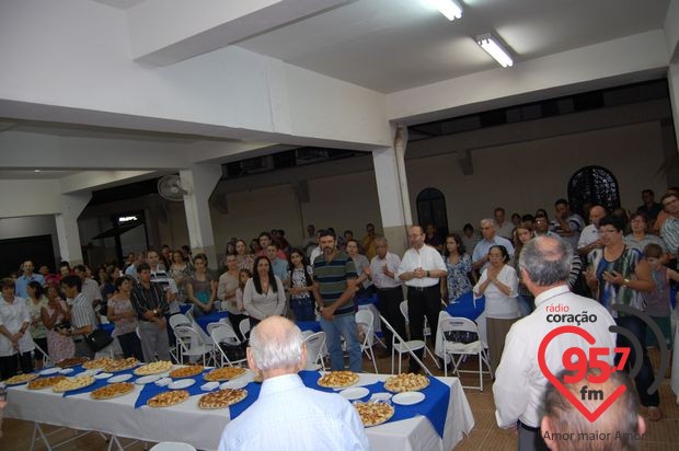 Dom Redovino celebra aniversário com missa em ação de graças
