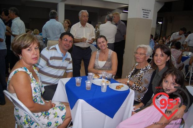 Dom Redovino celebra aniversário com missa em ação de graças