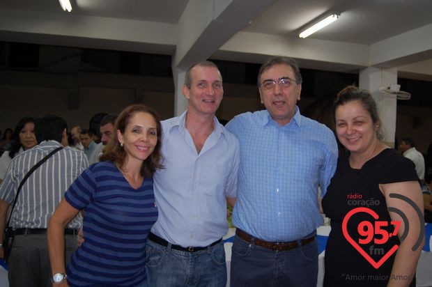 Dom Redovino celebra aniversário com missa em ação de graças
