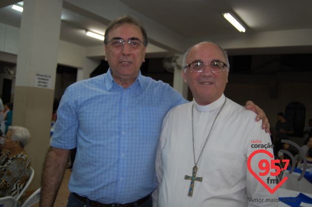 Dom Redovino celebra aniversário com missa em ação de graças