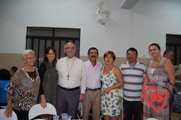 Dom Redovino celebra aniversário com missa em ação de graças