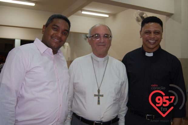 Dom Redovino celebra aniversário com missa em ação de graças