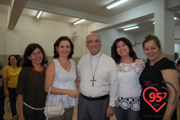 Dom Redovino celebra aniversário com missa em ação de graças