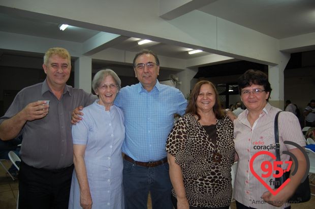 Dom Redovino celebra aniversário com missa em ação de graças