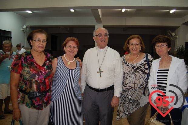 Dom Redovino celebra aniversário com missa em ação de graças