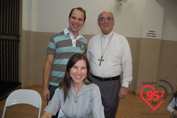Dom Redovino celebra aniversário com missa em ação de graças