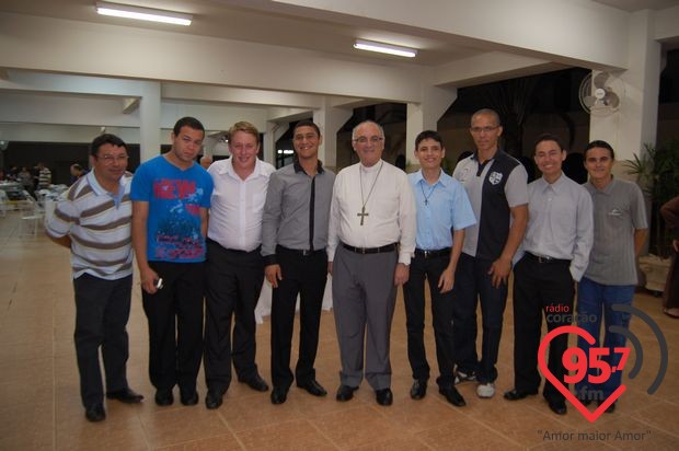 Dom Redovino celebra aniversário com missa em ação de graças