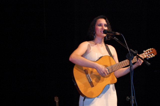 Noite Cultural Paraguaia no Teatro Municipal de Dourados; veja fotos