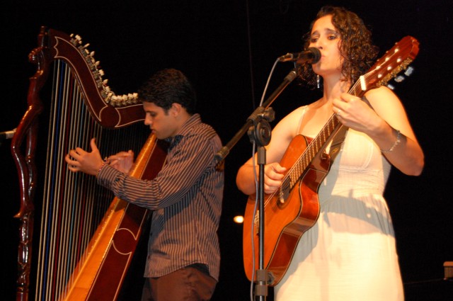 Noite Cultural Paraguaia no Teatro Municipal de Dourados; veja fotos