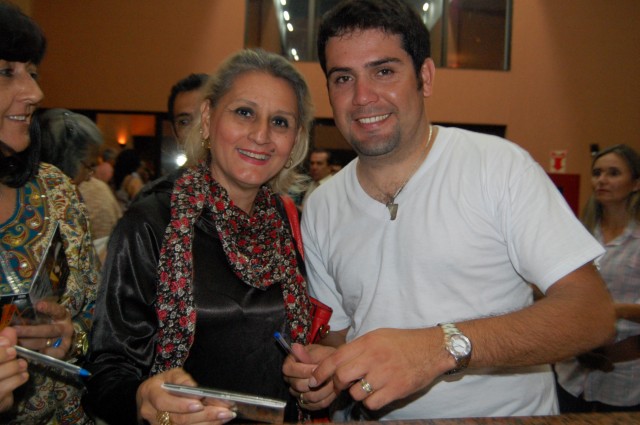 Noite Cultural Paraguaia no Teatro Municipal de Dourados; veja fotos