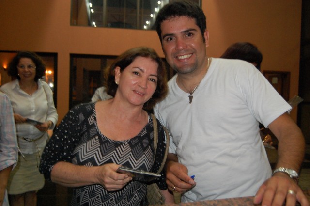 Noite Cultural Paraguaia no Teatro Municipal de Dourados; veja fotos