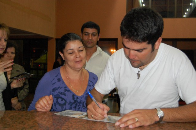 Noite Cultural Paraguaia no Teatro Municipal de Dourados; veja fotos