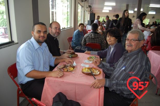 Churrasco comunitário na São Carlos; veja fotos