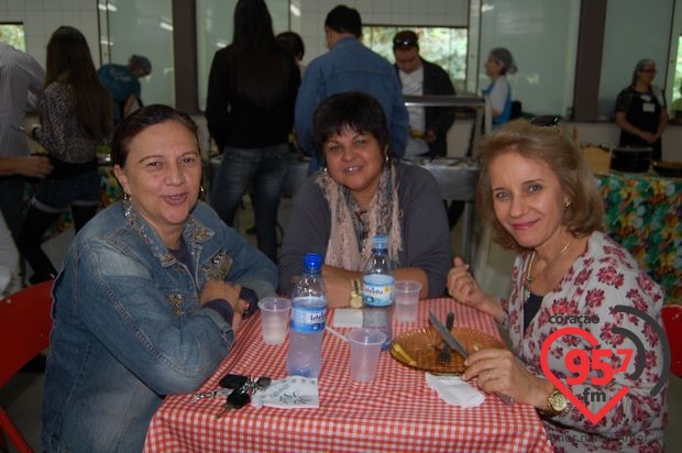 Churrasco comunitário na São Carlos; veja fotos