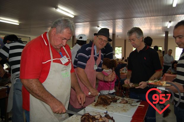 Churrasco comunitário na São Carlos; veja fotos