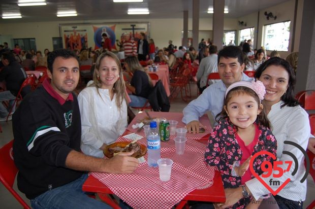 Churrasco comunitário na São Carlos; veja fotos