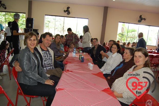 Churrasco comunitário na São Carlos; veja fotos