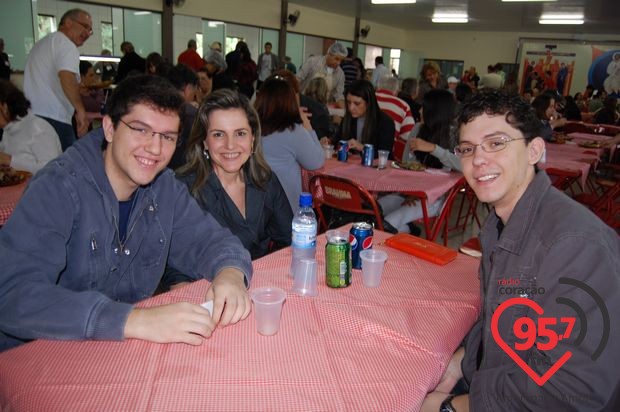 Churrasco comunitário na São Carlos; veja fotos