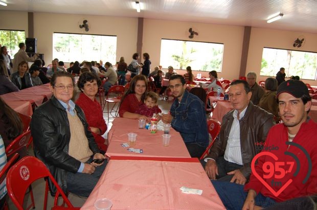 Churrasco comunitário na São Carlos; veja fotos