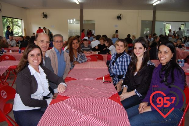 Churrasco comunitário na São Carlos; veja fotos