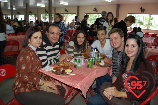 Churrasco comunitário na São Carlos; veja fotos
