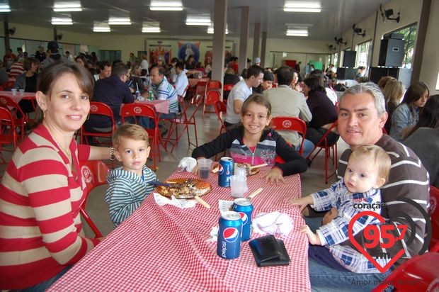 Churrasco comunitário na São Carlos; veja fotos