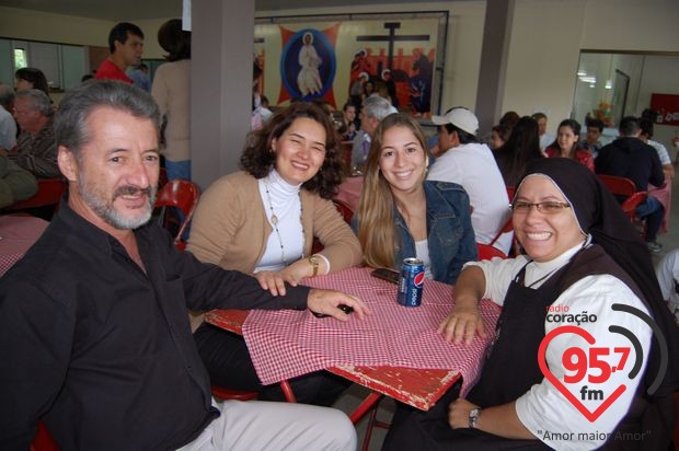 Churrasco comunitário na São Carlos; veja fotos