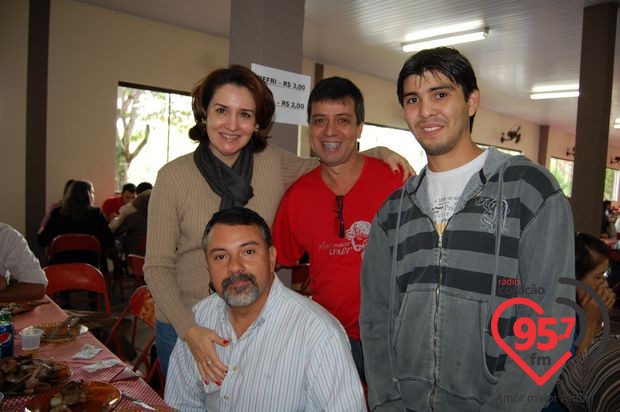 Churrasco comunitário na São Carlos; veja fotos