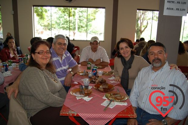 Churrasco comunitário na São Carlos; veja fotos
