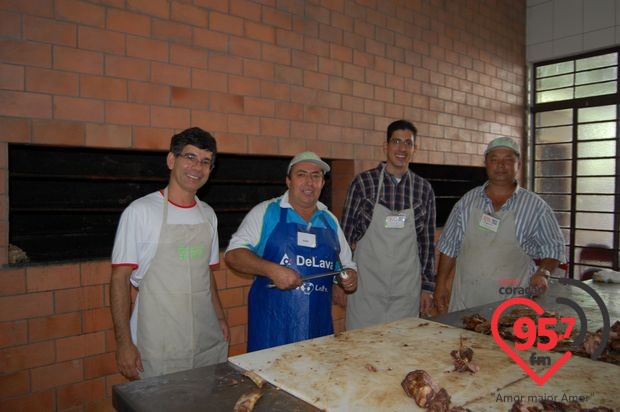 Churrasco comunitário na São Carlos; veja fotos