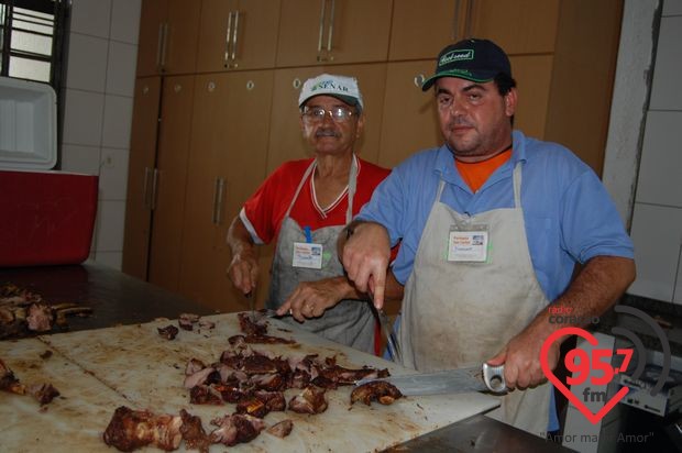 Churrasco comunitário na São Carlos; veja fotos
