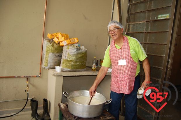 Churrasco comunitário na São Carlos; veja fotos