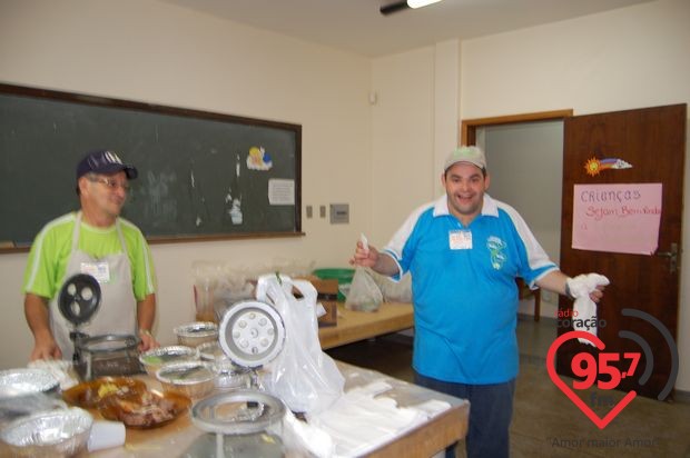 Churrasco comunitário na São Carlos; veja fotos