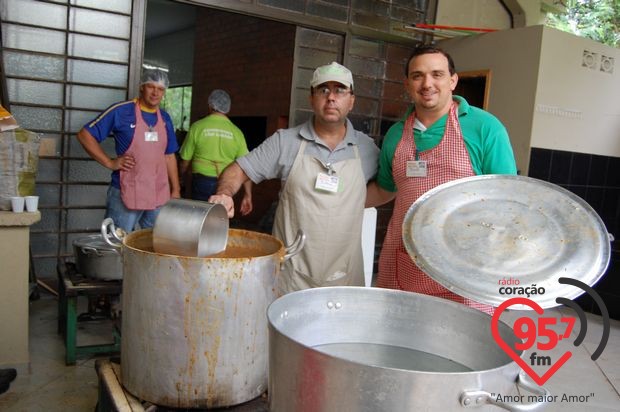 Churrasco comunitário na São Carlos; veja fotos