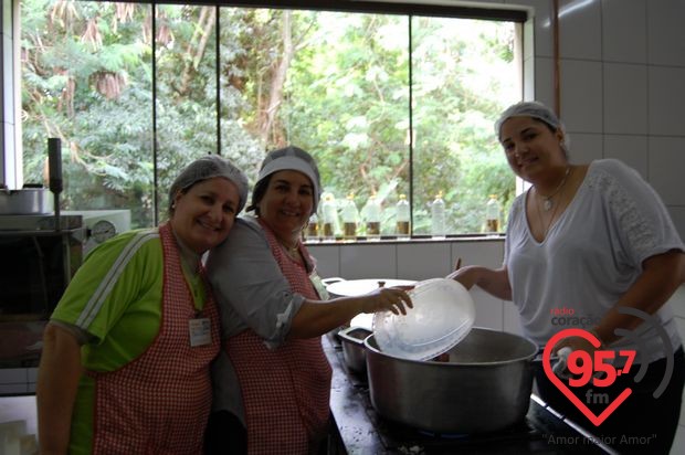 Churrasco comunitário na São Carlos; veja fotos